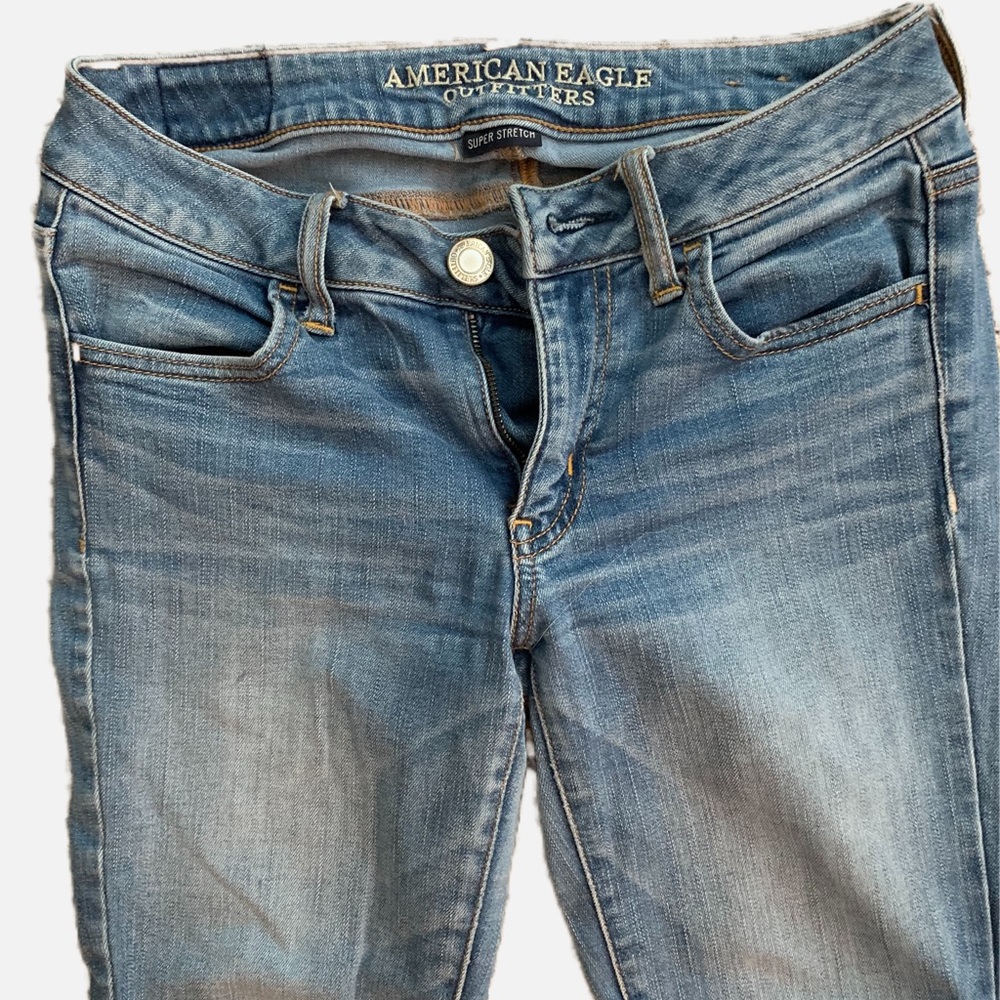 American Eagle Outfitters Jeans, distressed, skinny legs, stretch waist. Size 4 - Picture 3 of 6